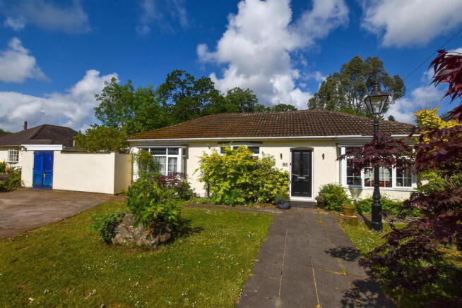 2 bed property, in Uplands Road, £425,000