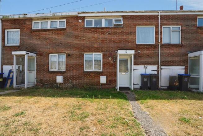 2 bed property, in Meadow Road, £275,000