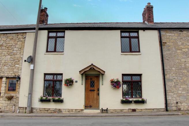 2 bed property, in Hooton Lane, £140,000