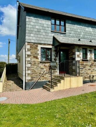 2 bed property, in Camelford, £95,000