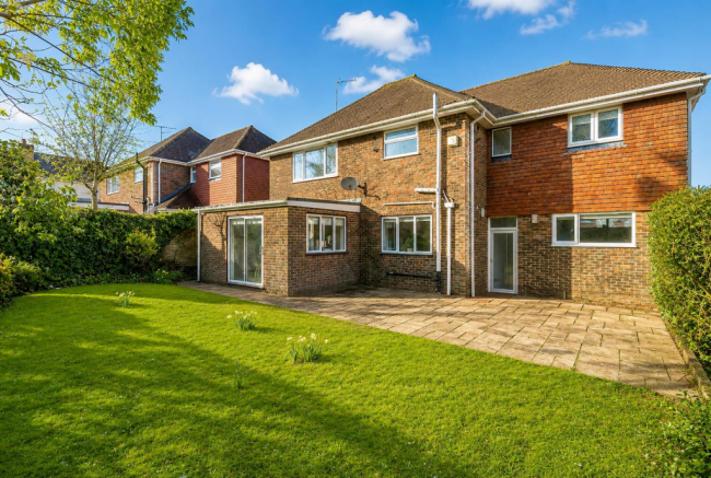 4 bed property, in Wolstonbury Close, £750,000