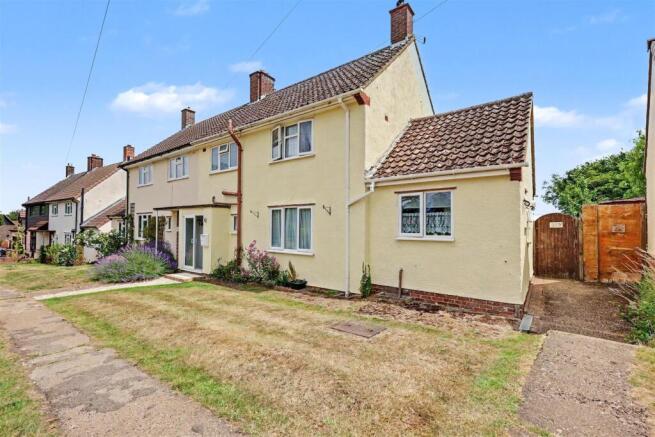 4 bed property, in Stringers Lane, £425,000