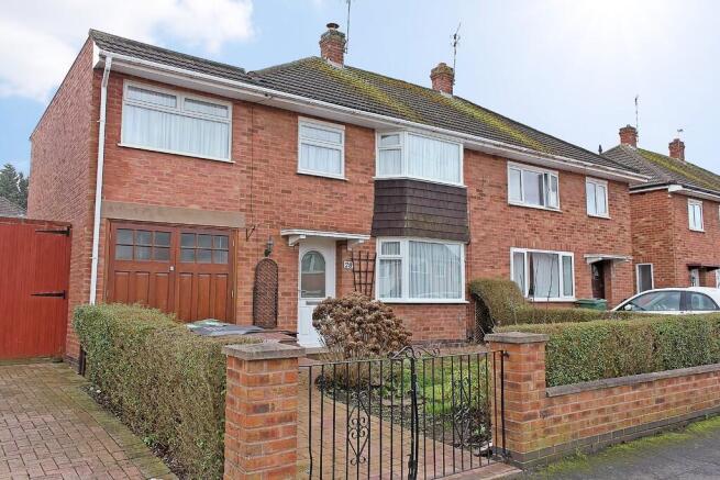 4 bed property, in Ferndale Road, £350,000
