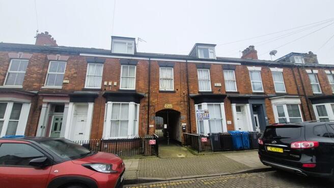 1 bed property, in 10-11, £340,000