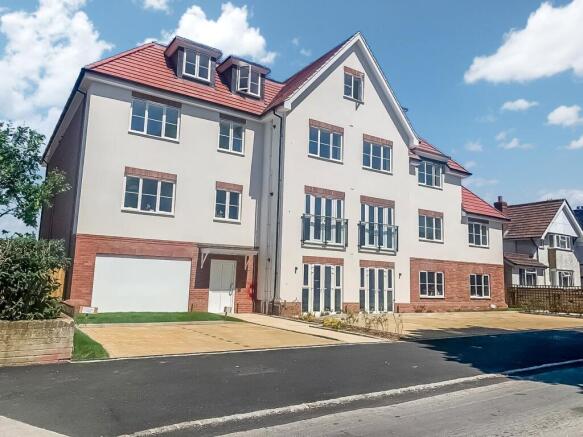 1 bed property, in Bathurst Walk, £325,000