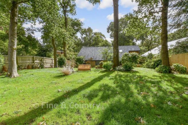 3 bed property, in Youngwoods Way, £550,000