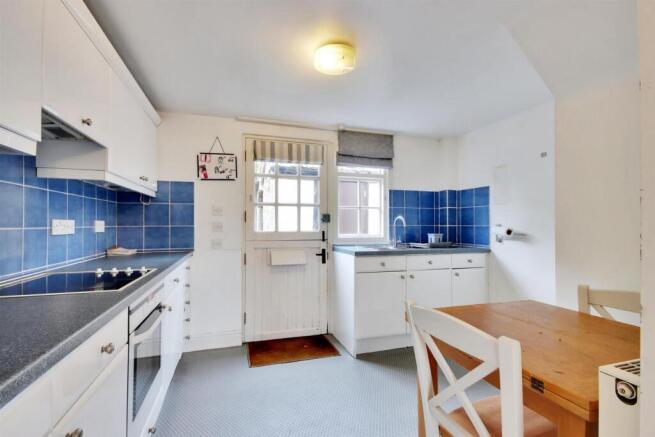 2 bed property, in The Compasses, £295,000