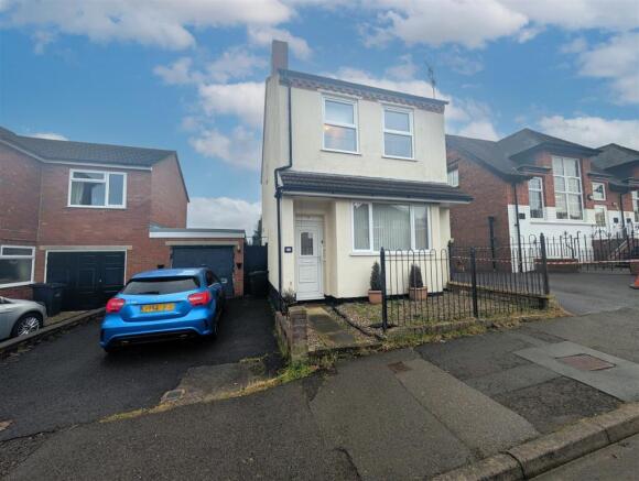 3 bed property, in Tenterfields, £299,950