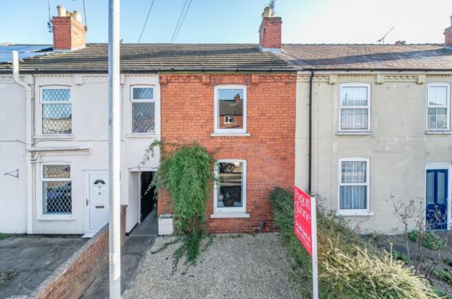 2 bed property, in Grantham Road, £165,000