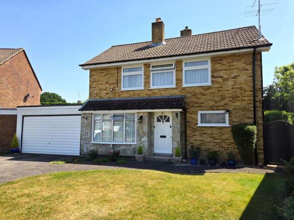 3 bed property, in Kennedy Gardens, £750,000