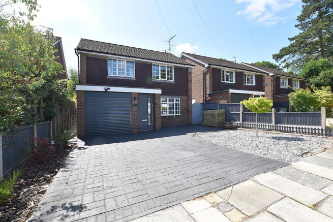 3 bed property, in Littleton Close, £350,000