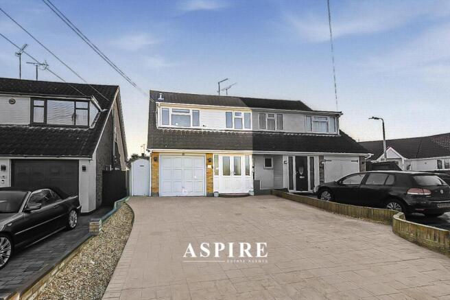 4 bed property, in Video Presentation Inside - Marshalls Close, £450,000