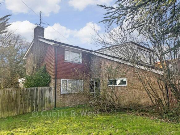 4 bed property, in Beechwood, £520,000