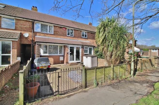 3 bed property, in Middle Park Way, £229,995