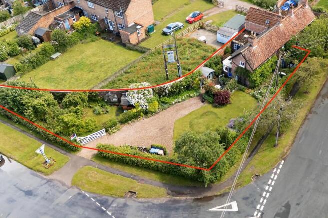 3 bed property, in Main Street, £275,000