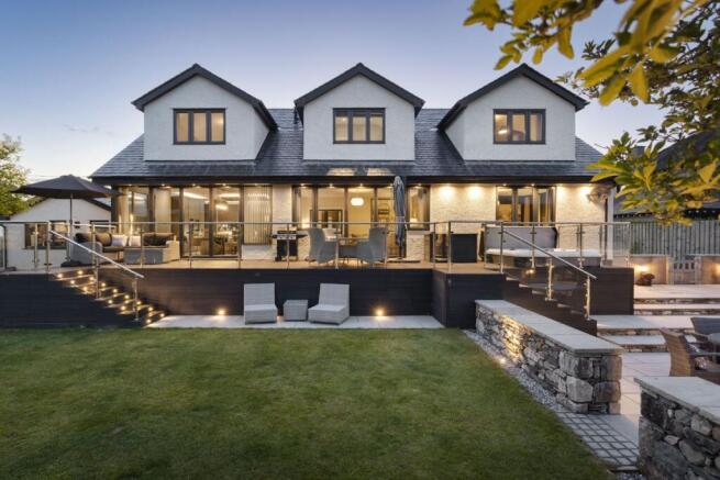 5 bed property, in Foldgate, £1,200,000