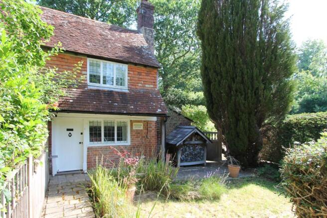 2 bed property, in Station Road, £425,000