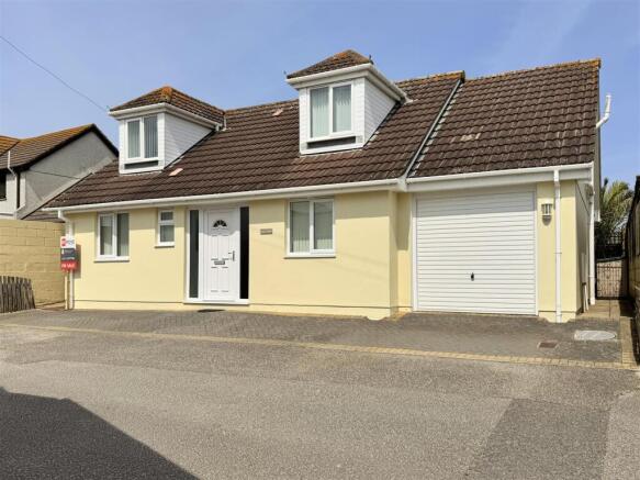 3 bed property, in Lawton Close, £400,000