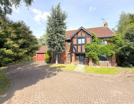 5 bed property, in Valley Lane, £649,000