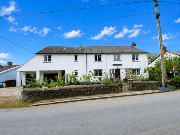 6 bed property, in North Petherwin, £475,000