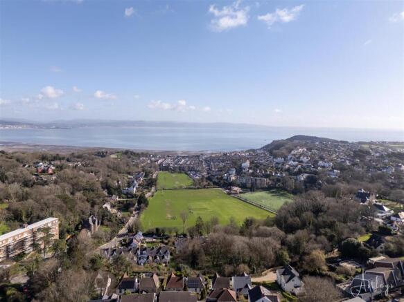 5 bed property, in Newton, £670,000