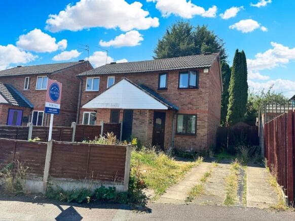 2 bed property, in Birkenshaw Road, £190,000