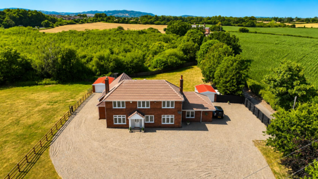 5 bed property, in Borras Road, £735,000