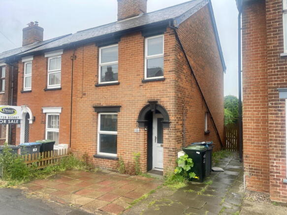 3 bed property, in Carr Avenue, £190,000