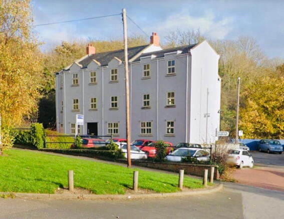 2 bed property, in Bank House Apartments, £180,000