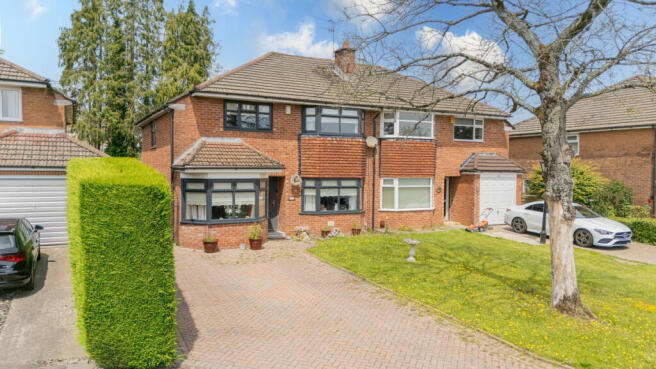 3 bed property, in Rees Close, £335,000