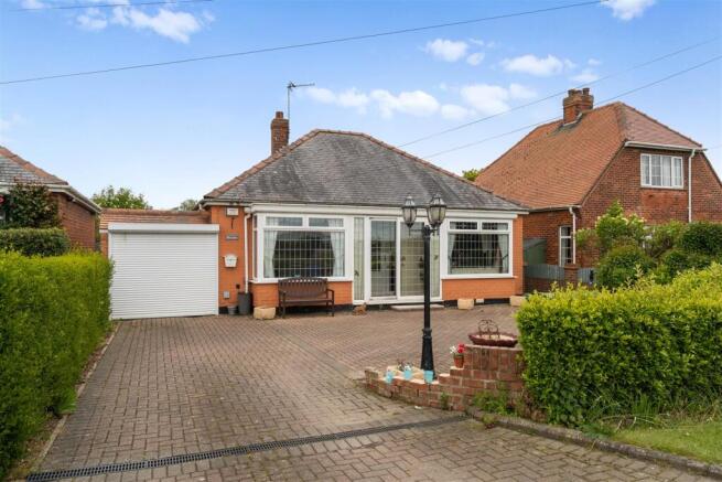 2 bed property, in Withernsea Road, £165,000