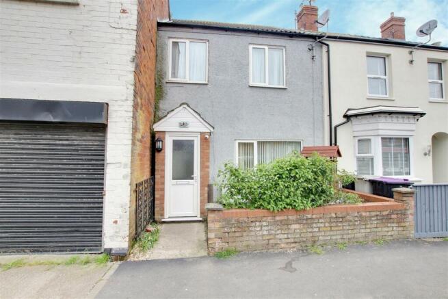 4 bed property, in Fitzwilliam Street, £156,750