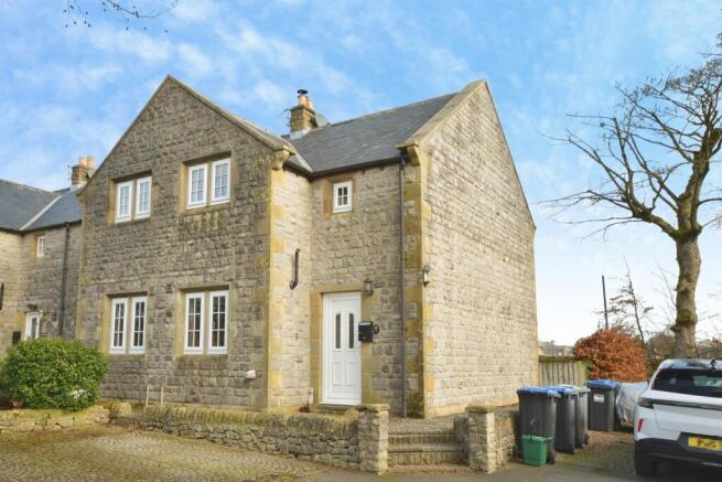 2 bed property, in The Old School Close, £300,000
