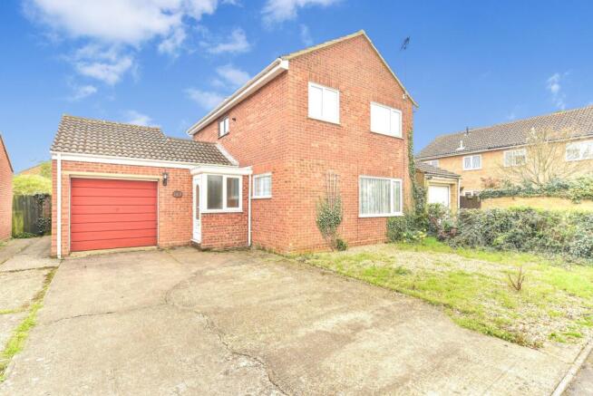 4 bed property, in Greenfields, £280,000