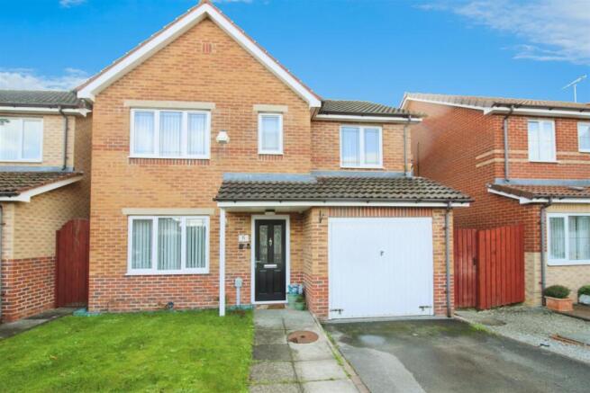 4 bed property, in Highgrove Way, £240,000