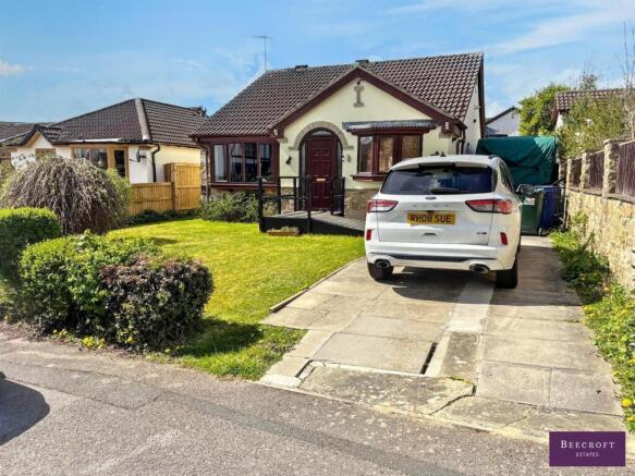 3 bed property, in Meadowfield Drive, £300,000