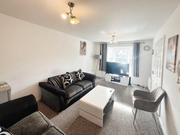 1 bed property, in Whitehall Road, £89,500