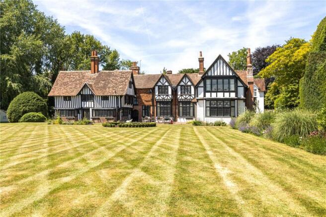 8 bed property, in Vicarage Road, £3,950,000