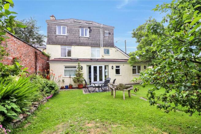 5 bed property, in South Street, £350,000