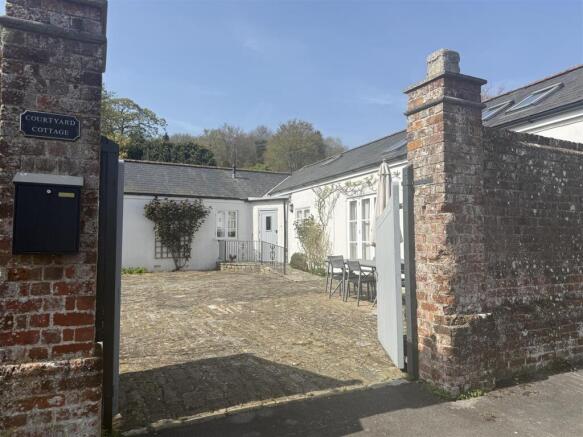 4 bed property, in St. Andrews Road, £730,000