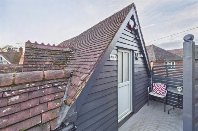 2 bed property, in Plaistow Street, £170,000