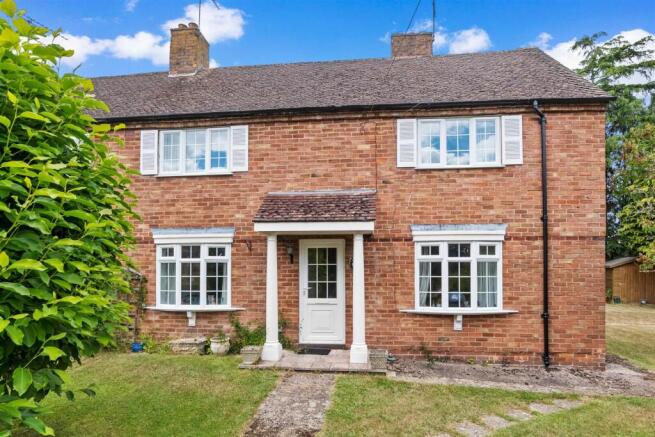 3 bed property, in Highfield Close, £299,950