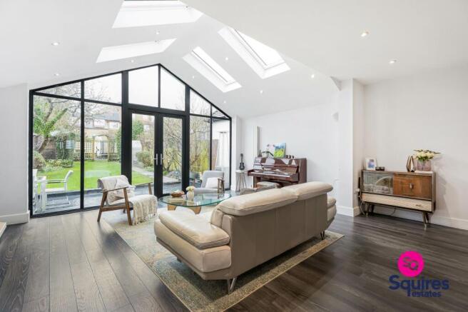4 bed property, in Holmwood Grove, £1,100,000