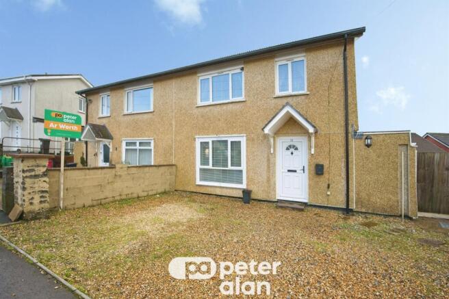 3 bed property, in Aneurin Crescent, £200,000