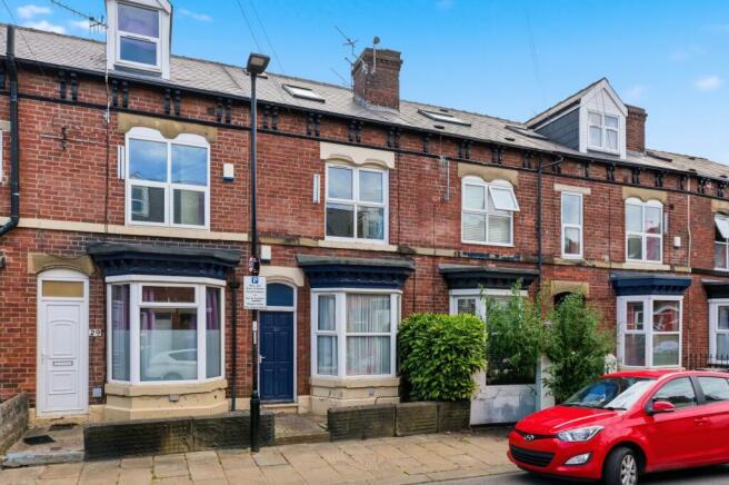 3 bed property, in Denham Road, £250,000