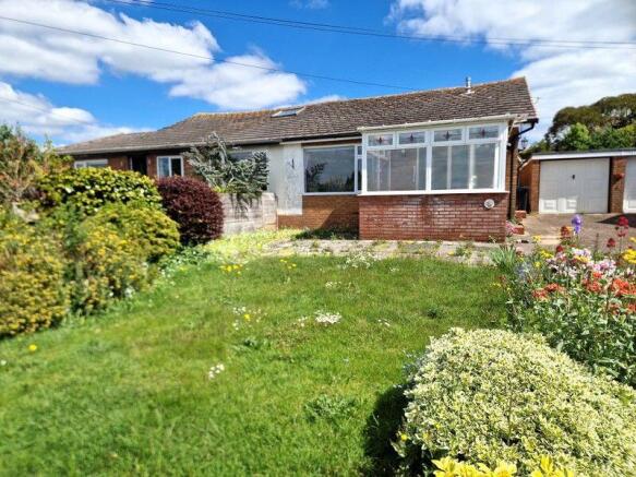 2 bed property, in Pound Lane, £255,000