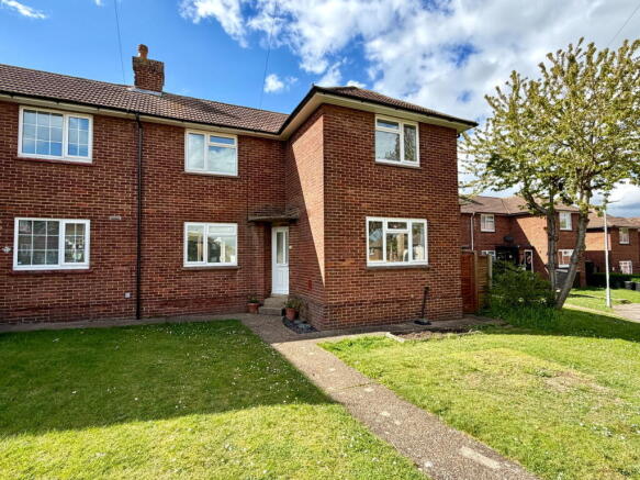 3 bed property, in A Smartly Refurbished Property Perfect For A Young Family Or First Home, £335,000