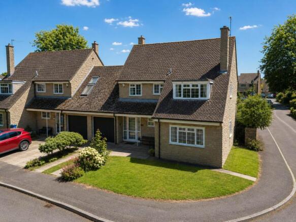 4 bed property, in Barn End, £565,000