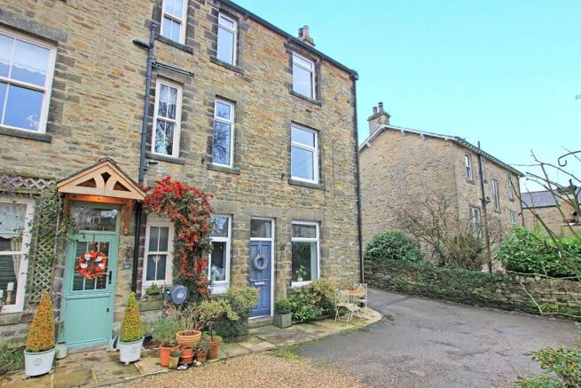 2 bed property, in 12 Victoria Terrace, £230,000