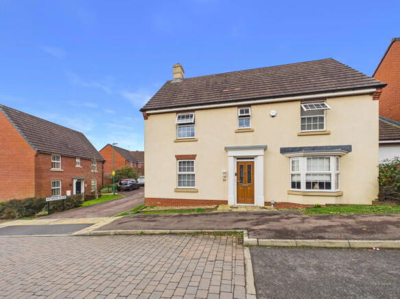4 bed property, in Blakes Way, £415,000